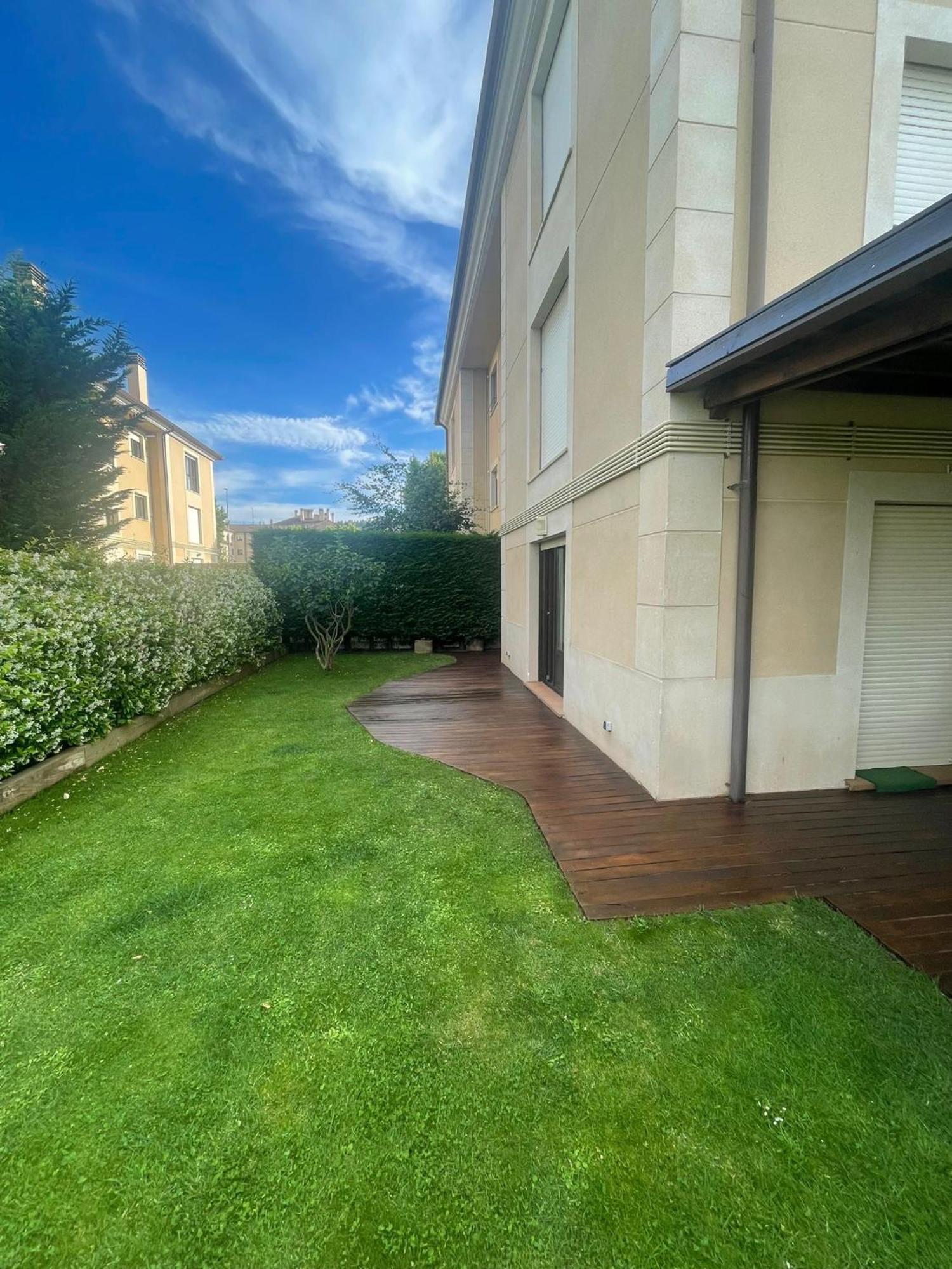 Apartamento Golf Con Jardin Sojuela Bagian luar foto